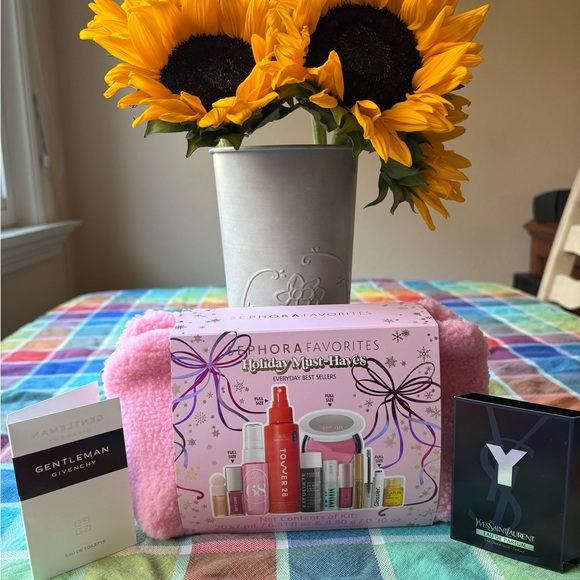 🌻 SEPHORA HOLIDAY MUST HAVES 🌻SEPHORA FAVORITES MAKEUP MUST HAVE SET 🌻 NWT 🌻 - Picture 3 of 16